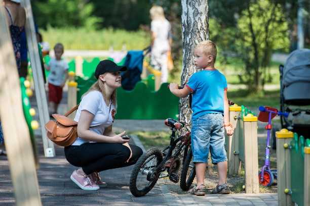 витримувати дистанцію