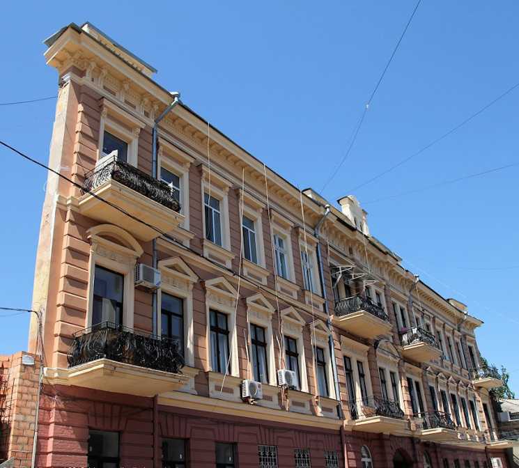 будинок з однією стіною