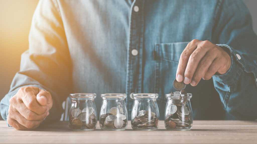 4 кроки, щоб навчитись заощаджувати гроші