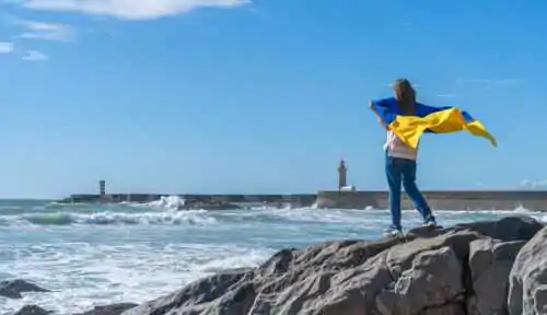 Чи варто зберегти договір страхування життя закордоном?